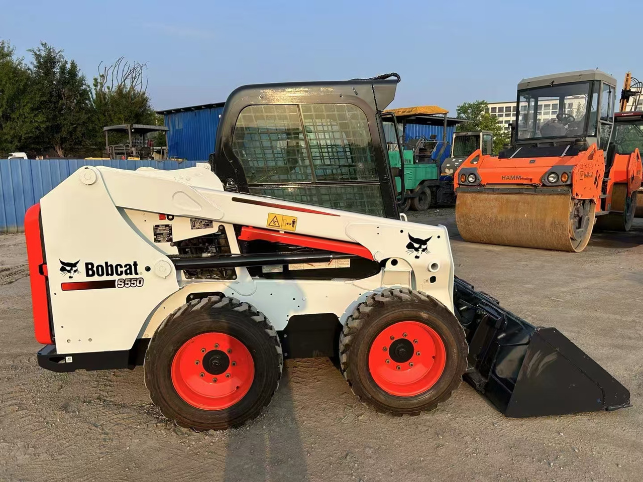 BOBCAT High Performance Low Hours Excellent Condition Reliable Second Hand Bobcat S550 Skid Steer Loader in Stock for Sale - Мини-погрузчик с бортовым поворотом: фото 3 BOBCAT High Performance Low Hours Excellent Condition Reliable Second Hand Bobcat S550 Skid Steer Loader in Stock for Sale - Мини-погрузчик с бортовым поворотом: фото 3