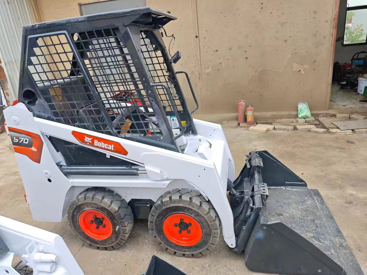 BOBCAT used bobcat s70 hotsale high quality - Мини-погрузчик с бортовым поворотом: фото 2 BOBCAT used bobcat s70 hotsale high quality - Мини-погрузчик с бортовым поворотом: фото 2