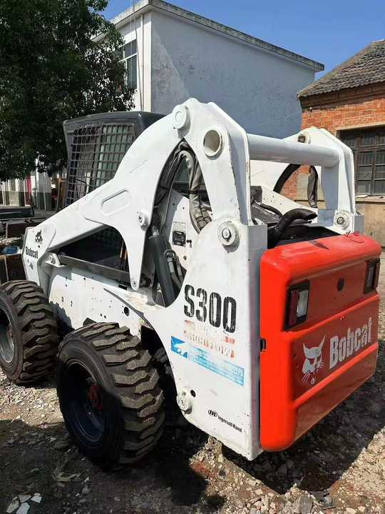 Used Bob Cat Bob Cat S300 Used Skid Steer Wheel Loader Multifunctional Track Loaders Bobcat - Колёсный погрузчик: фото 4 Used Bob Cat Bob Cat S300 Used Skid Steer Wheel Loader Multifunctional Track Loaders Bobcat - Колёсный погрузчик: фото 4