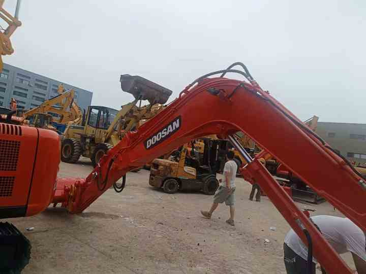 Used Digger DOOSAN DX55 Construction Machinery Construction Digger Used DOOSAN DX55 Cheap Excavator - Гусеничный экскаватор: фото 4 Used Digger DOOSAN DX55 Construction Machinery Construction Digger Used DOOSAN DX55 Cheap Excavator - Гусеничный экскаватор: фото 4
