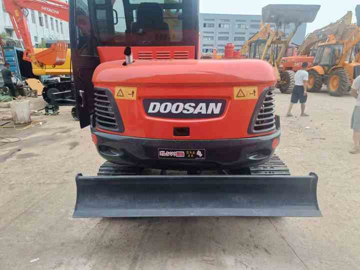 Used Digger DOOSAN DX55 Construction Machinery Construction Digger Used DOOSAN DX55 Cheap Excavator - Гусеничный экскаватор: фото 2 Used Digger DOOSAN DX55 Construction Machinery Construction Digger Used DOOSAN DX55 Cheap Excavator - Гусеничный экскаватор: фото 2
