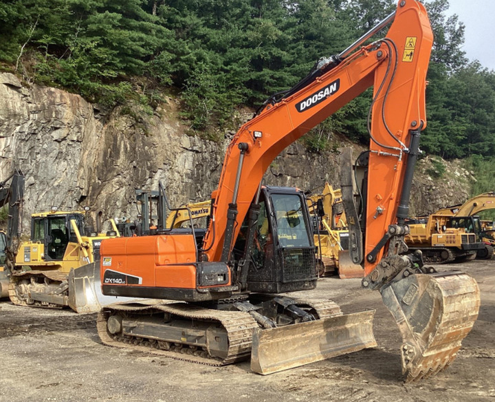 Used Excavator Doosan DX140 Excavators Mini Equipment Earth Moving Machinery Doosan Digger Excavator for Sale - Гусеничный экскаватор: фото 2 Used Excavator Doosan DX140 Excavators Mini Equipment Earth Moving Machinery Doosan Digger Excavator for Sale - Гусеничный экскаватор: фото 2