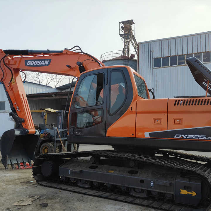 Used Excavator Doosan DX225LC-9 Excavators Mini Equipment Earth Moving Machinery Doosan Digger Excavator for Sale - Гусеничный экскаватор: фото 3 Used Excavator Doosan DX225LC-9 Excavators Mini Equipment Earth Moving Machinery Doosan Digger Excavator for Sale - Гусеничный экскаватор: фото 3