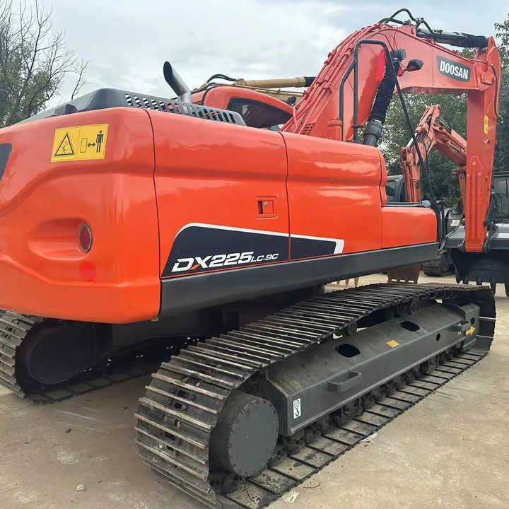 Used Excavator Doosan DX225LC-9 Excavators Mini Equipment Earth Moving Machinery Doosan Digger Excavator for Sale - Гусеничный экскаватор: фото 1 Used Excavator Doosan DX225LC-9 Excavators Mini Equipment Earth Moving Machinery Doosan Digger Excavator for Sale - Гусеничный экскаватор: фото 1
