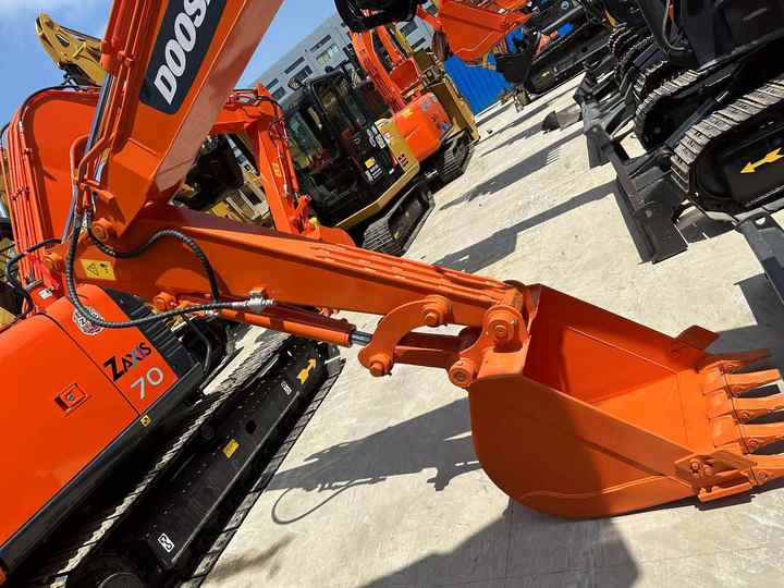 Used Excavator Doosan DX55 Excavators Mini Equipment Earth Moving Machinery Doosan Digger Excavator for Sale - Гусеничный экскаватор: фото 5 Used Excavator Doosan DX55 Excavators Mini Equipment Earth Moving Machinery Doosan Digger Excavator for Sale - Гусеничный экскаватор: фото 5
