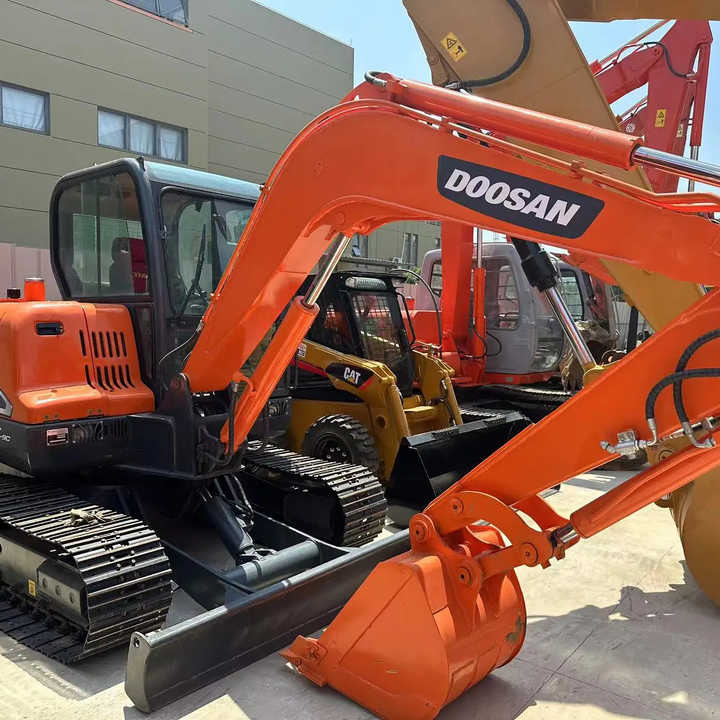 Used Excavator Doosan DX55 Excavators Mini Equipment Earth Moving Machinery Doosan Digger Excavator for Sale - Гусеничный экскаватор: фото 1 Used Excavator Doosan DX55 Excavators Mini Equipment Earth Moving Machinery Doosan Digger Excavator for Sale - Гусеничный экскаватор: фото 1