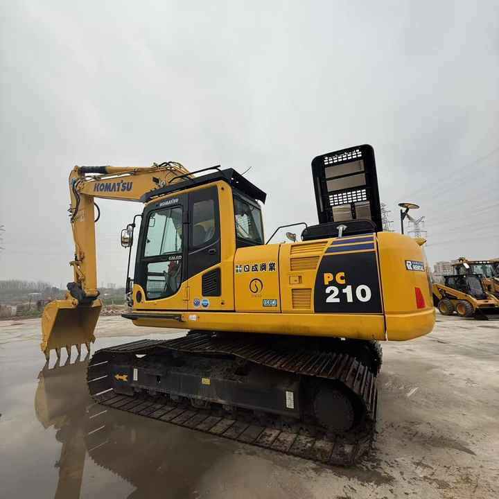 Used Good Quality Japan Original PC210-8 in Good Condition PC210-8 Komatsu - Гусеничный экскаватор: фото 2 Used Good Quality Japan Original PC210-8 in Good Condition PC210-8 Komatsu - Гусеничный экскаватор: фото 2