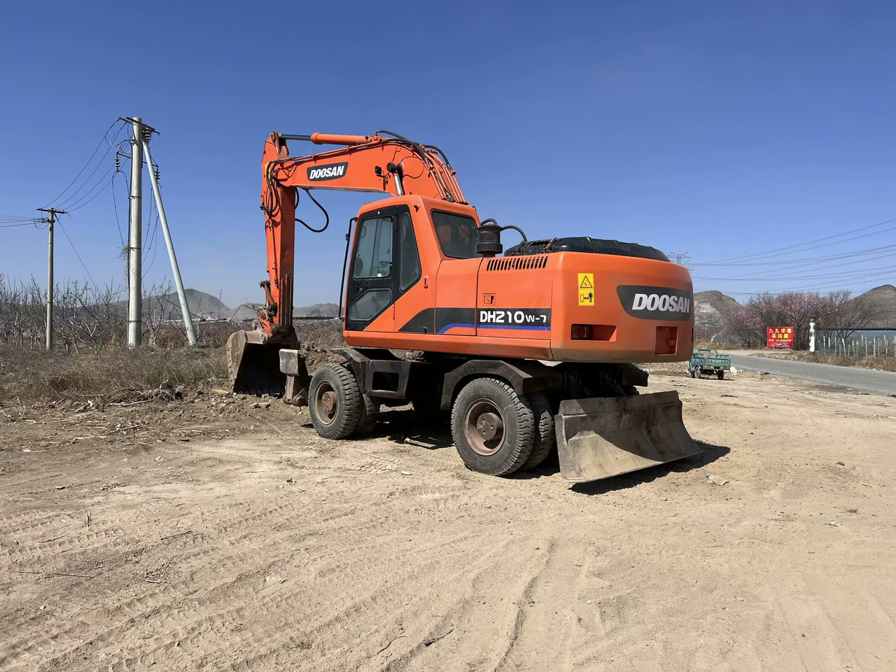 DOOSAN DH210W-7 - Колёсный экскаватор: фото 3 DOOSAN DH210W-7 - Колёсный экскаватор: фото 3
