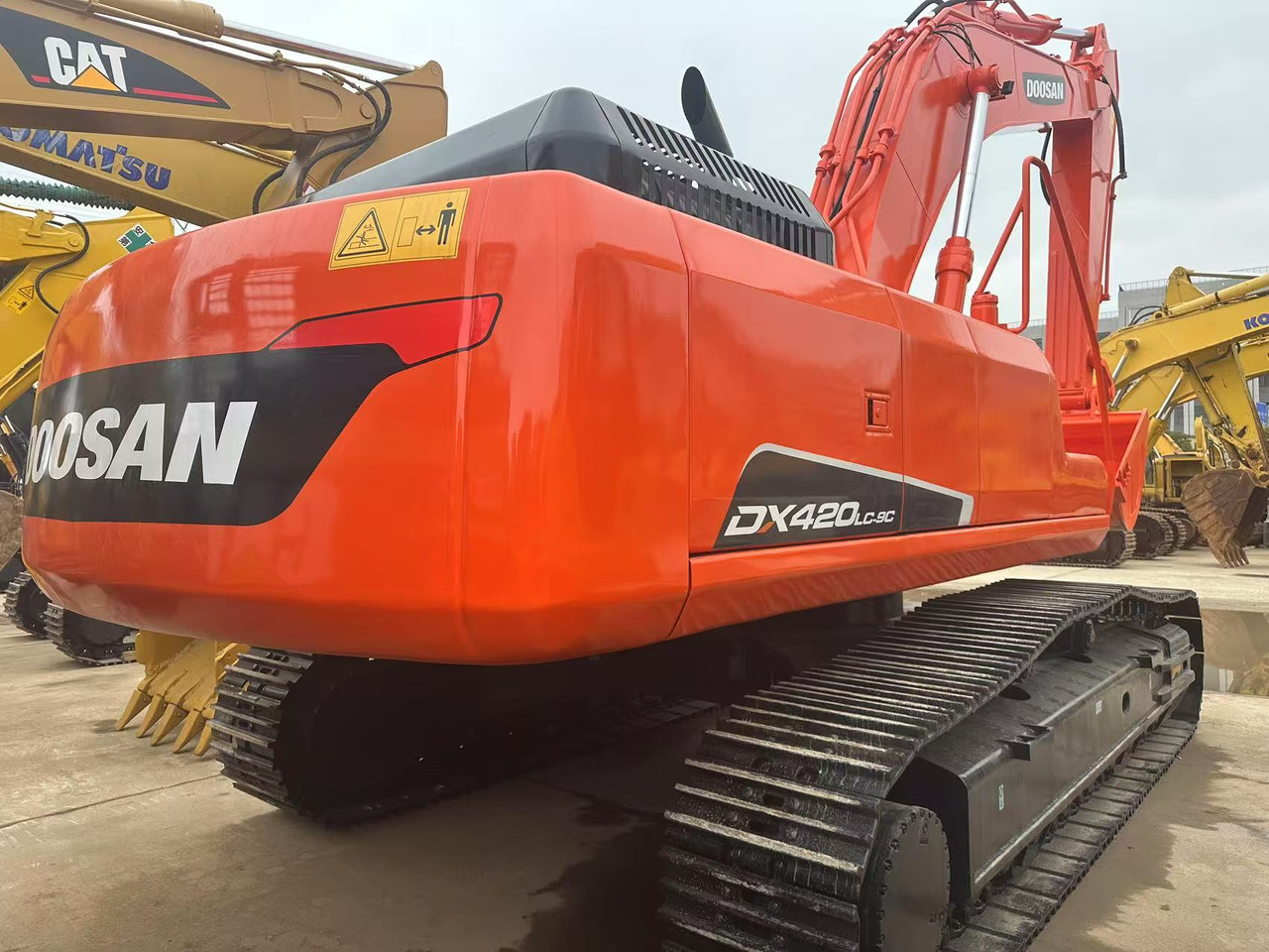 DOOSAN DX420LC-9C - Гусеничный экскаватор: фото 2 DOOSAN DX420LC-9C - Гусеничный экскаватор: фото 2