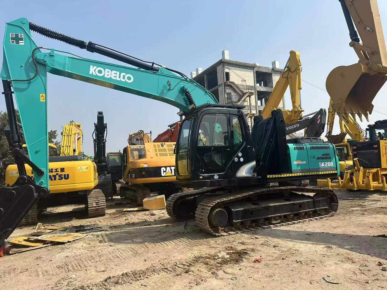 KOBELCO SK200-8 - Мини-экскаватор: фото 2 KOBELCO SK200-8 - Мини-экскаватор: фото 2