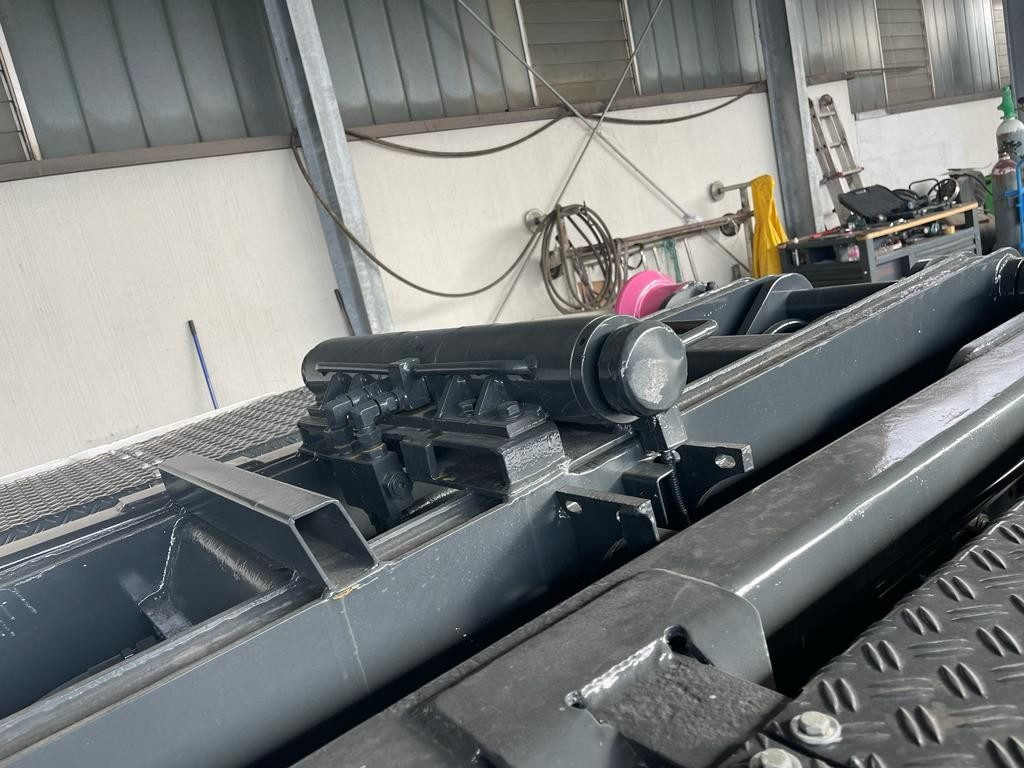 BLOCCAGGIO POSTERIORE INTERNO CON 2 PISTONI - Кузов и экстерьер для Грузовиков: фото 4 BLOCCAGGIO POSTERIORE INTERNO CON 2 PISTONI - Кузов и экстерьер для Грузовиков: фото 4