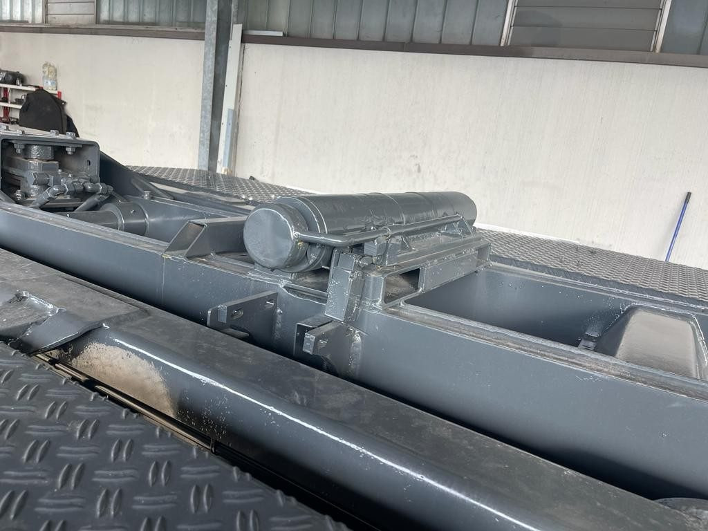 BLOCCAGGIO POSTERIORE INTERNO CON 2 PISTONI - Кузов и экстерьер для Грузовиков: фото 2 BLOCCAGGIO POSTERIORE INTERNO CON 2 PISTONI - Кузов и экстерьер для Грузовиков: фото 2