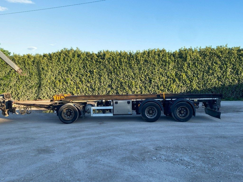 CARDI RIMORCHIO CARDI SCARRABILE RIBALTABILE PNEUMATICO - Прицеп мультилифт/ Бункеровоз: фото 3 CARDI RIMORCHIO CARDI SCARRABILE RIBALTABILE PNEUMATICO - Прицеп мультилифт/ Бункеровоз: фото 3