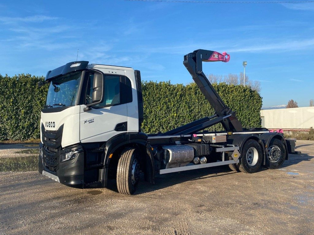 IVECO X-WAY AD280X48 NUOVO SCARRABILE PASSO 4500 - Крюковой мультилифт: фото 1 IVECO X-WAY AD280X48 NUOVO SCARRABILE PASSO 4500 - Крюковой мультилифт: фото 1