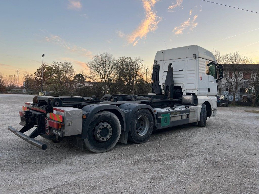 MAN TGX 26.480 USATO SCARRABILE - Крюковой мультилифт: фото 2 MAN TGX 26.480 USATO SCARRABILE - Крюковой мультилифт: фото 2