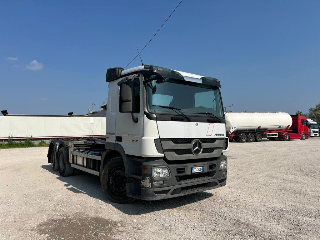 MERCEDES-BENZ MERCEDES ACTROS 25.41 SCARRABILE - Крюковой мультилифт: фото 2 MERCEDES-BENZ MERCEDES ACTROS 25.41 SCARRABILE - Крюковой мультилифт: фото 2