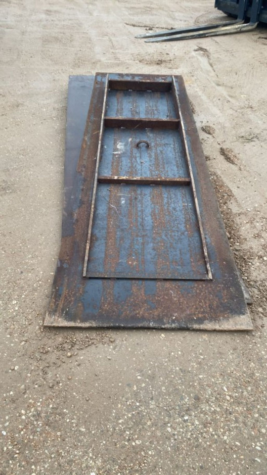 PEDANE IN FERRO PER CONTAINER - Кузов и экстерьер для Сменных кузовов/ Контейнеров: фото 4 PEDANE IN FERRO PER CONTAINER - Кузов и экстерьер для Сменных кузовов/ Контейнеров: фото 4