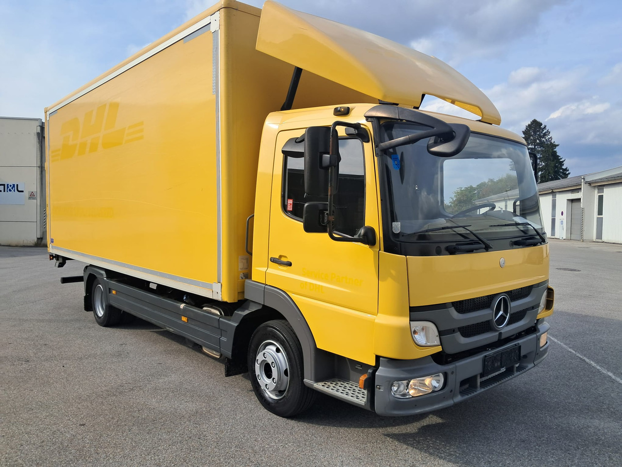 MERCEDES-BENZ ATEGO 8 16 Koffer mit LBW | Schalter | EZ 2013 - Грузовик с закрытым кузовом: фото 2 MERCEDES-BENZ ATEGO 8 16 Koffer mit LBW | Schalter | EZ 2013 - Грузовик с закрытым кузовом: фото 2