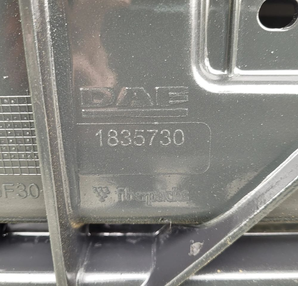 ATRAPA MASKA DAF XF 106 ORYGINAŁ 1835730 CHWALIM116 - Капот для Грузовиков: фото 4 ATRAPA MASKA DAF XF 106 ORYGINAŁ 1835730 CHWALIM116 - Капот для Грузовиков: фото 4