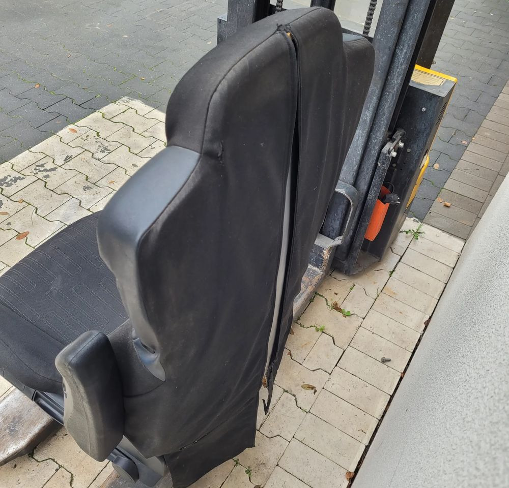 FOTEL KIEROWCY MERCEDES ACTROS MP4 - Сиденье для Грузовиков: фото 5 FOTEL KIEROWCY MERCEDES ACTROS MP4 - Сиденье для Грузовиков: фото 5