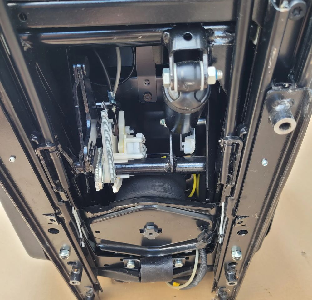 FOTEL PRAWY MAN TGX LIFT SKÓRA JAK NOWY CHWALIM116 - Сиденье для Грузовиков: фото 4 FOTEL PRAWY MAN TGX LIFT SKÓRA JAK NOWY CHWALIM116 - Сиденье для Грузовиков: фото 4