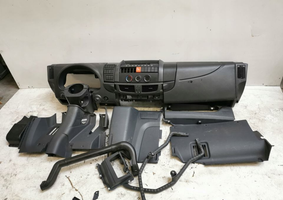 KONSOLA IVECO EUROCARGO EURO6 - Приборная панель для Грузовиков: фото 1 KONSOLA IVECO EUROCARGO EURO6 - Приборная панель для Грузовиков: фото 1