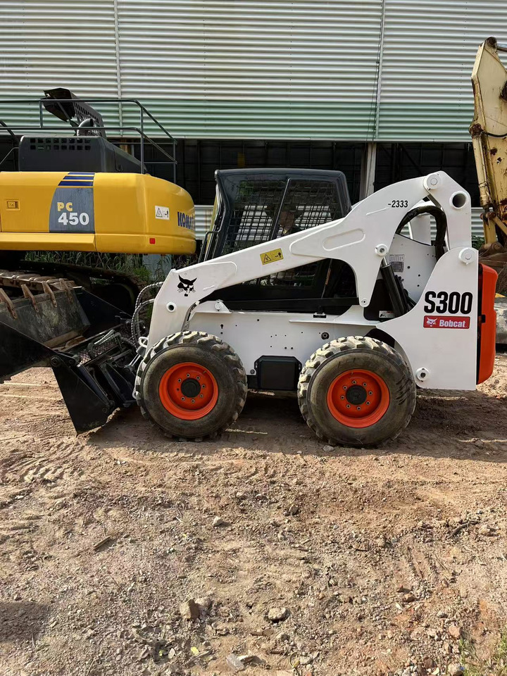 BOBCAT BOBCAT Skid Steer Loader S300 - Мини-погрузчик с бортовым поворотом: фото 5 BOBCAT BOBCAT Skid Steer Loader S300 - Мини-погрузчик с бортовым поворотом: фото 5