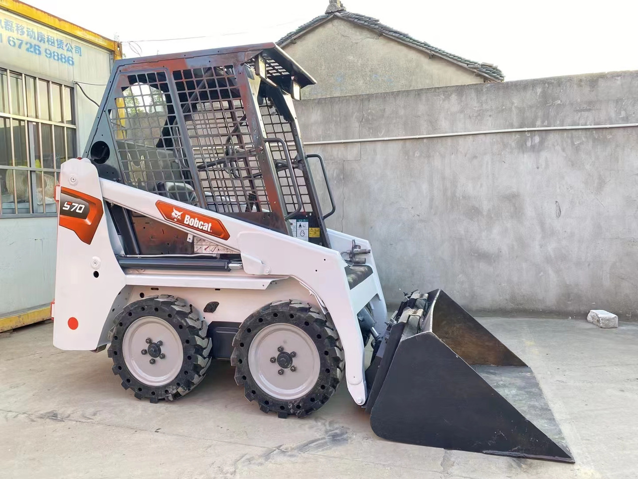 BOBCAT Skid Steer Loader S70 - Мини-погрузчик с бортовым поворотом: фото 2 BOBCAT Skid Steer Loader S70 - Мини-погрузчик с бортовым поворотом: фото 2