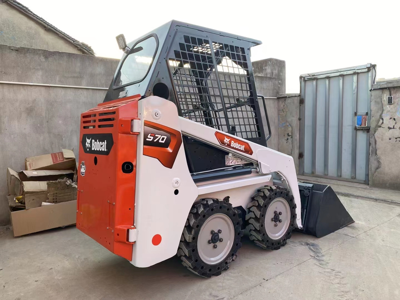 BOBCAT Skid Steer Loader S70 - Мини-погрузчик с бортовым поворотом: фото 5 BOBCAT Skid Steer Loader S70 - Мини-погрузчик с бортовым поворотом: фото 5