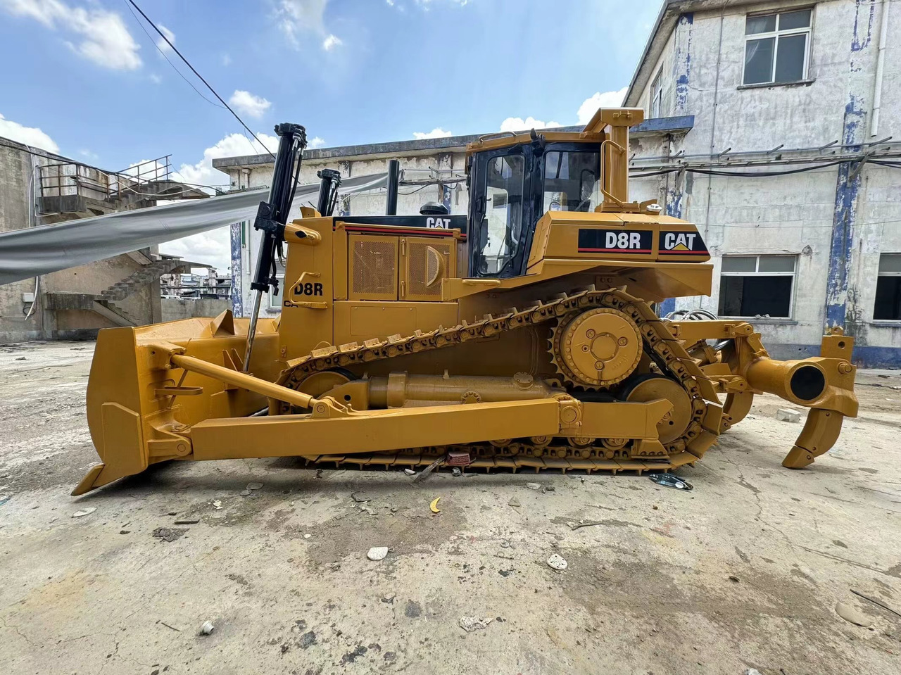CATERPILLAR D8R Bulldozer Click for Discount - Бульдозер: фото 1 CATERPILLAR D8R Bulldozer Click for Discount - Бульдозер: фото 1