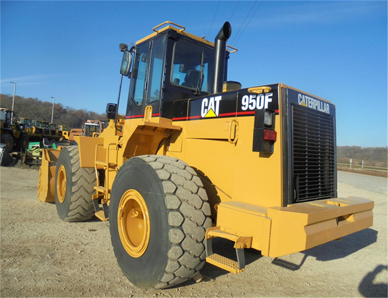 CATERPILLAR Skid Steer Loader 950F - Мини-погрузчик с бортовым поворотом: фото 1 CATERPILLAR Skid Steer Loader 950F - Мини-погрузчик с бортовым поворотом: фото 1
