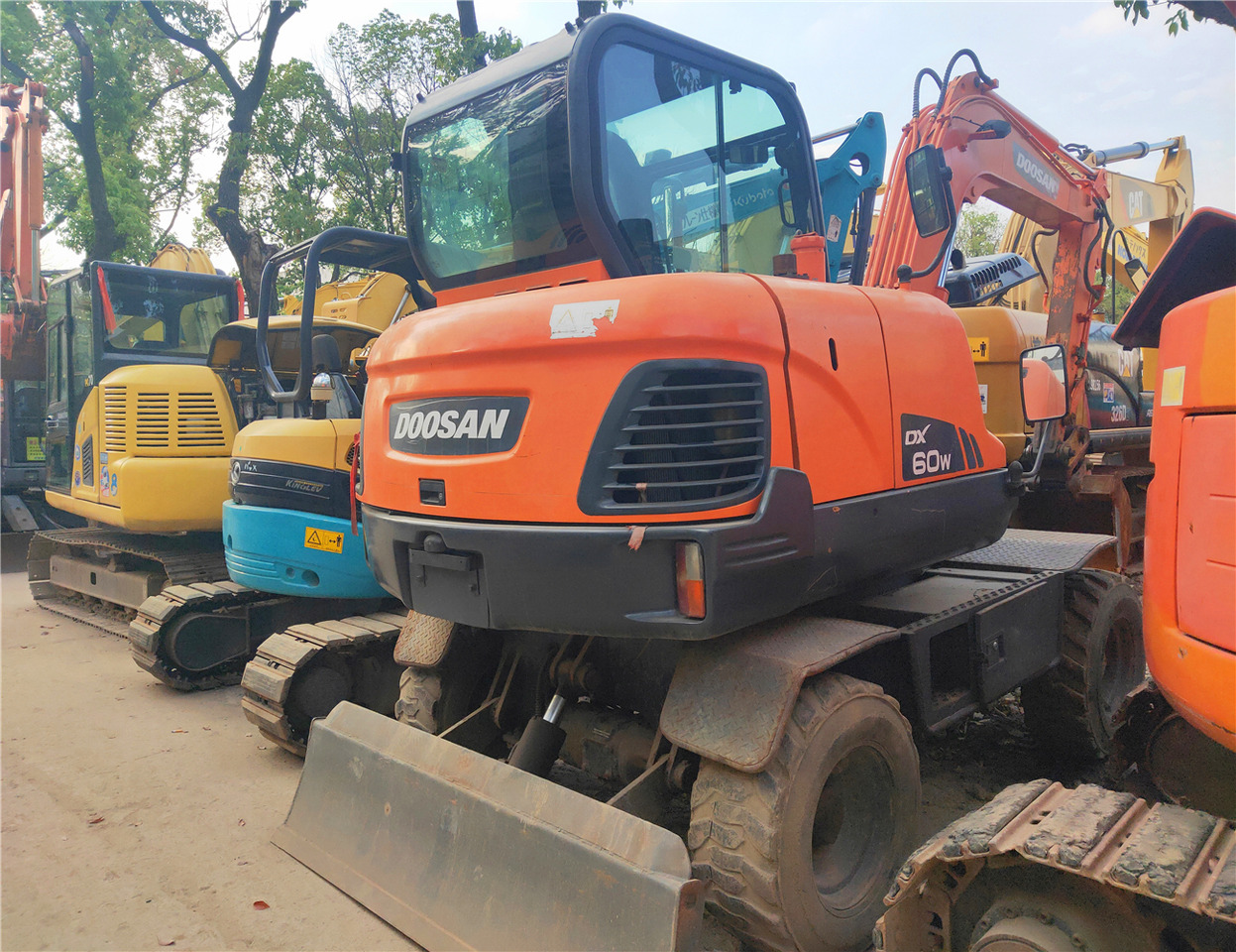 DOOSAN Mini Excavator DX60W Click Here for Discount - Мини-экскаватор: фото 1 DOOSAN Mini Excavator DX60W Click Here for Discount - Мини-экскаватор: фото 1