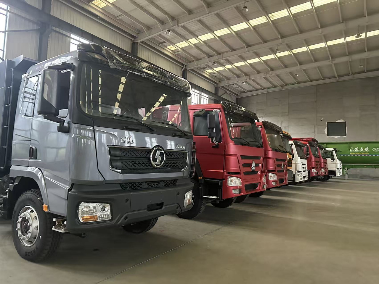 HOWO DUMP TRUCK 6✖4 - Грузовик: фото 4 HOWO DUMP TRUCK 6✖4 - Грузовик: фото 4