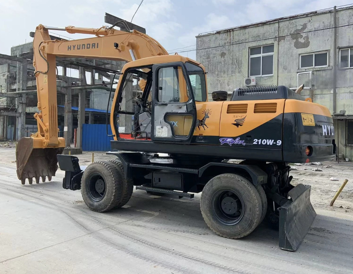 HYUNDAI R210W-9 - Гусеничный экскаватор: фото 1 HYUNDAI R210W-9 - Гусеничный экскаватор: фото 1