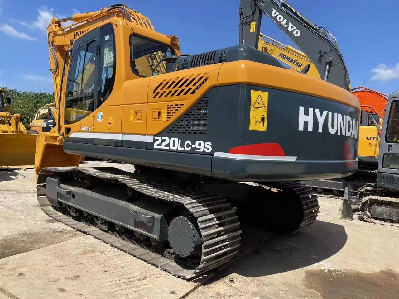 HYUNDAI R220-9S - Гусеничный экскаватор: фото 1 HYUNDAI R220-9S - Гусеничный экскаватор: фото 1