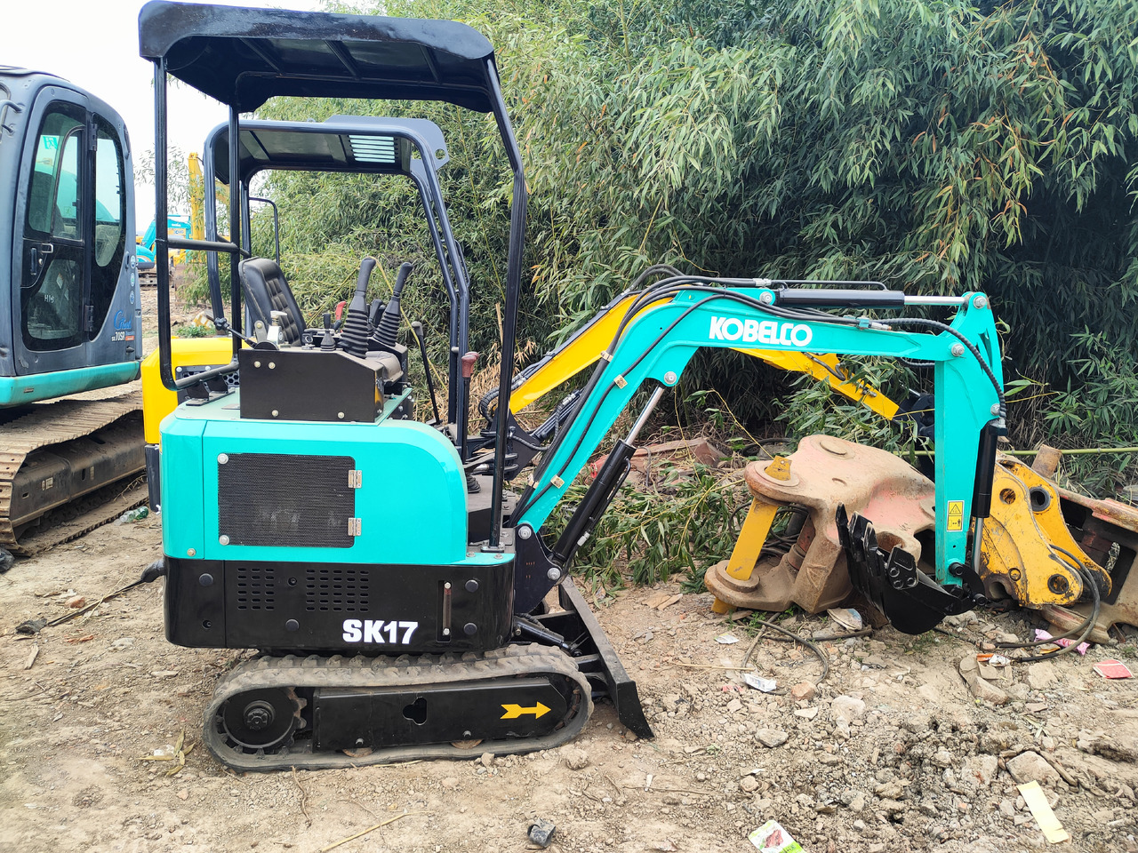 KOBELCO SK17 - Гусеничный экскаватор: фото 1 KOBELCO SK17 - Гусеничный экскаватор: фото 1
