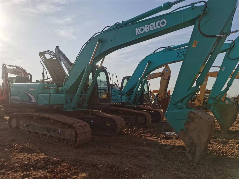 KOBELCO SK200LC - Гусеничный экскаватор: фото 2 KOBELCO SK200LC - Гусеничный экскаватор: фото 2