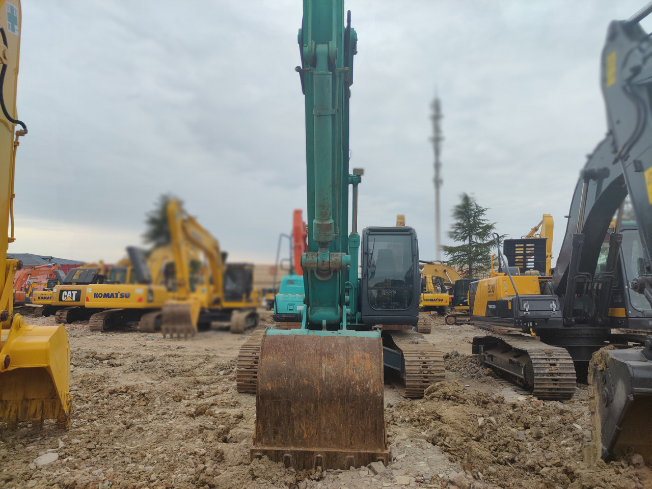 KOBELCO SK250 - Гусеничный экскаватор: фото 3 KOBELCO SK250 - Гусеничный экскаватор: фото 3