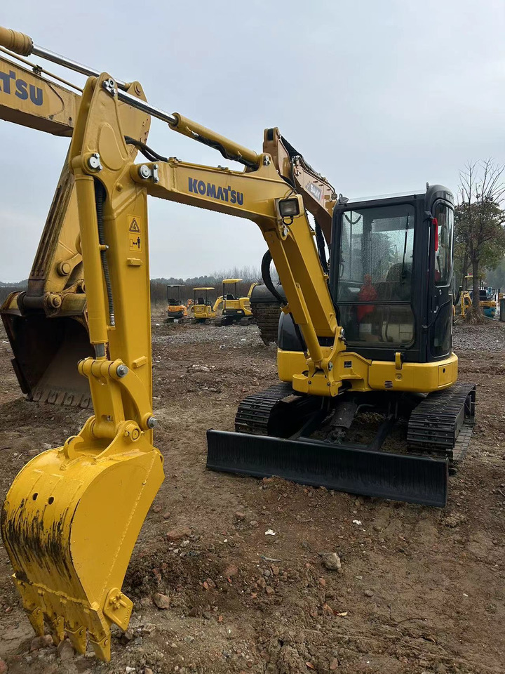 KOMATSU Mini Excavator PC40 With Enclosed Cab - Мини-экскаватор: фото 1 KOMATSU Mini Excavator PC40 With Enclosed Cab - Мини-экскаватор: фото 1