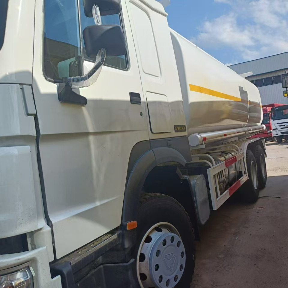 SINOTRUK HOWO 371 - Грузовик-цистерна: фото 3 SINOTRUK HOWO 371 - Грузовик-цистерна: фото 3