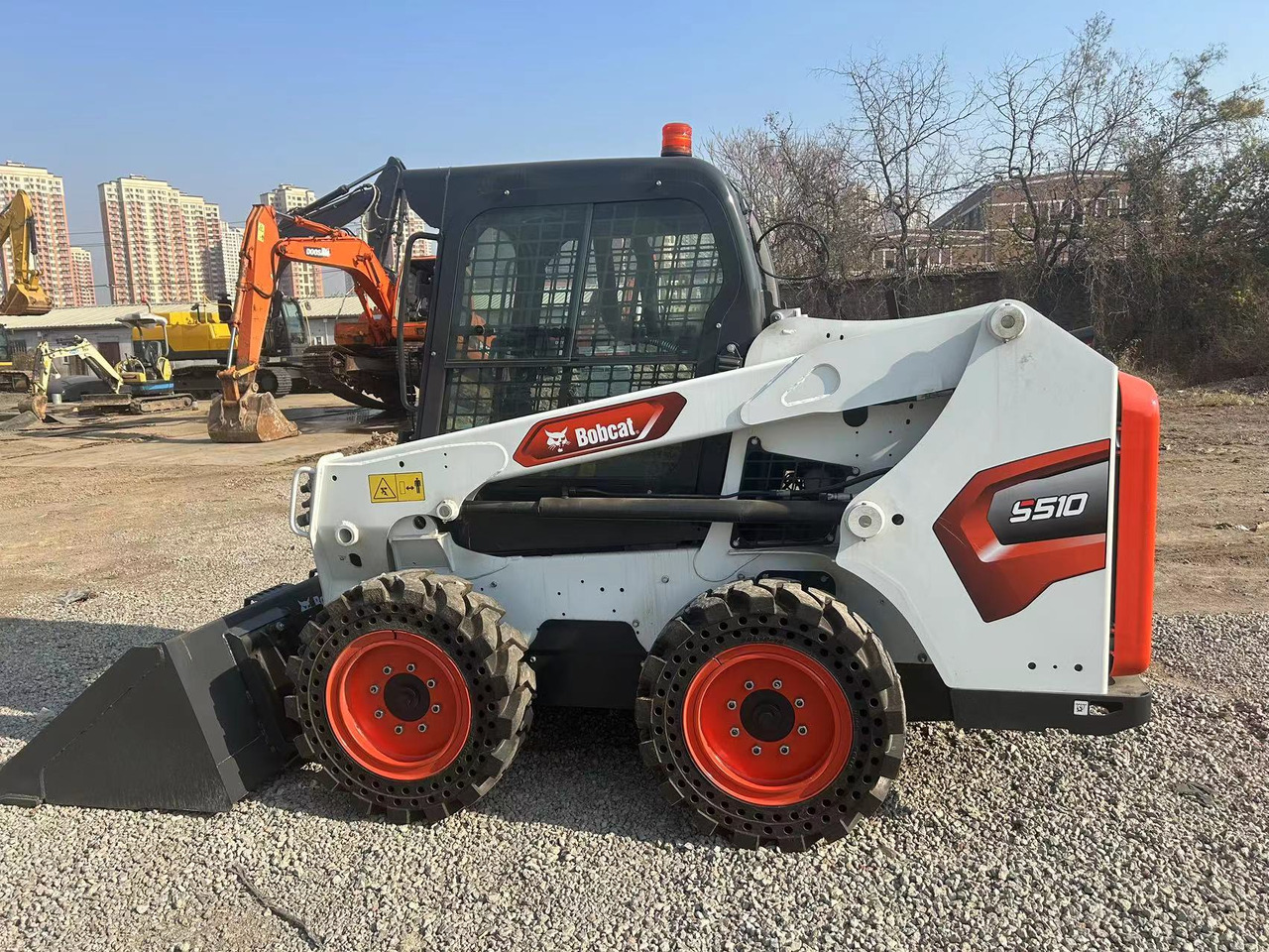 BOBCAT Skid Steer Loader S510 - Строительная техника: фото 2 BOBCAT Skid Steer Loader S510 - Строительная техника: фото 2