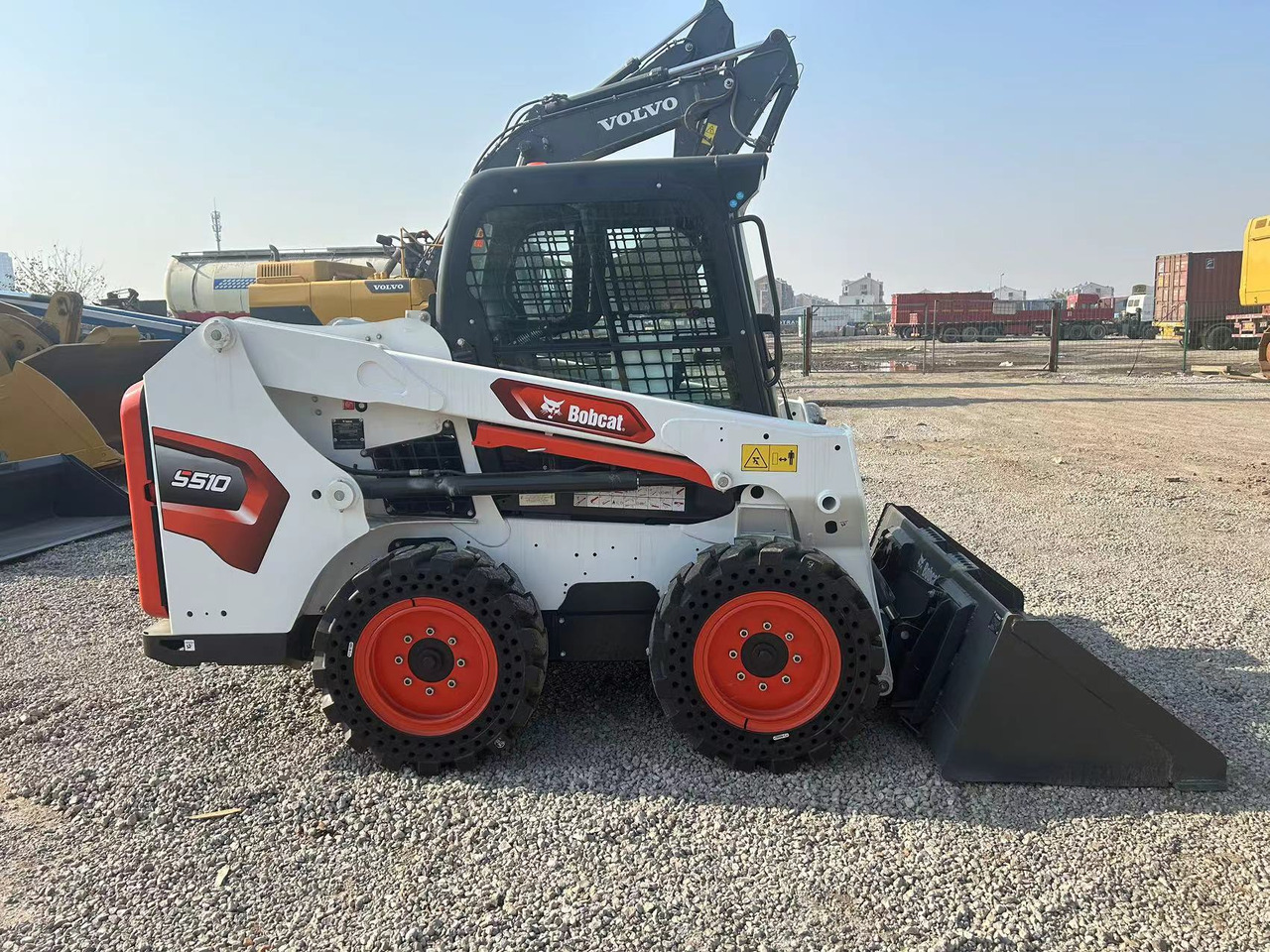BOBCAT Skid Steer Loader S510 - Строительная техника: фото 1 BOBCAT Skid Steer Loader S510 - Строительная техника: фото 1