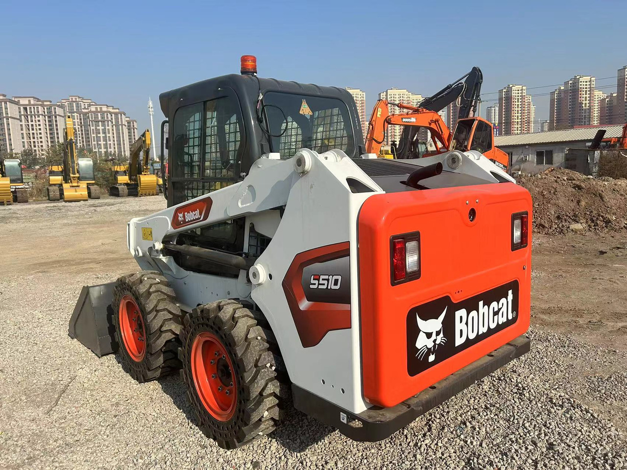 BOBCAT Skid Steer Loader S510 - Строительная техника: фото 4 BOBCAT Skid Steer Loader S510 - Строительная техника: фото 4