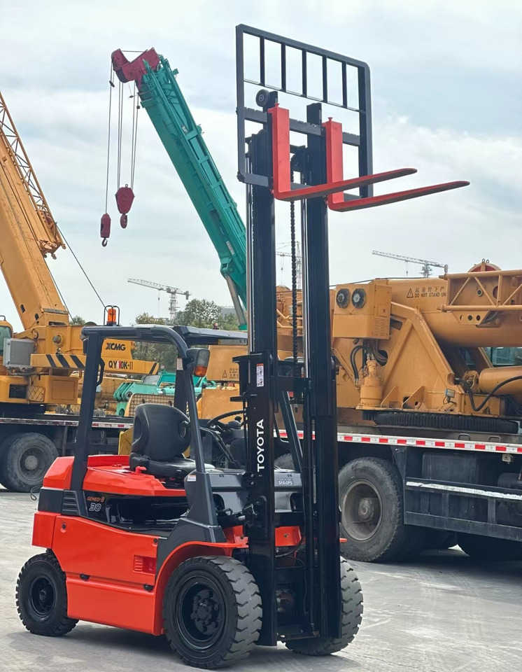 TOYOTA 3Ton Forklift Click for Discount - Электропогрузчик: фото 5 TOYOTA 3Ton Forklift Click for Discount - Электропогрузчик: фото 5