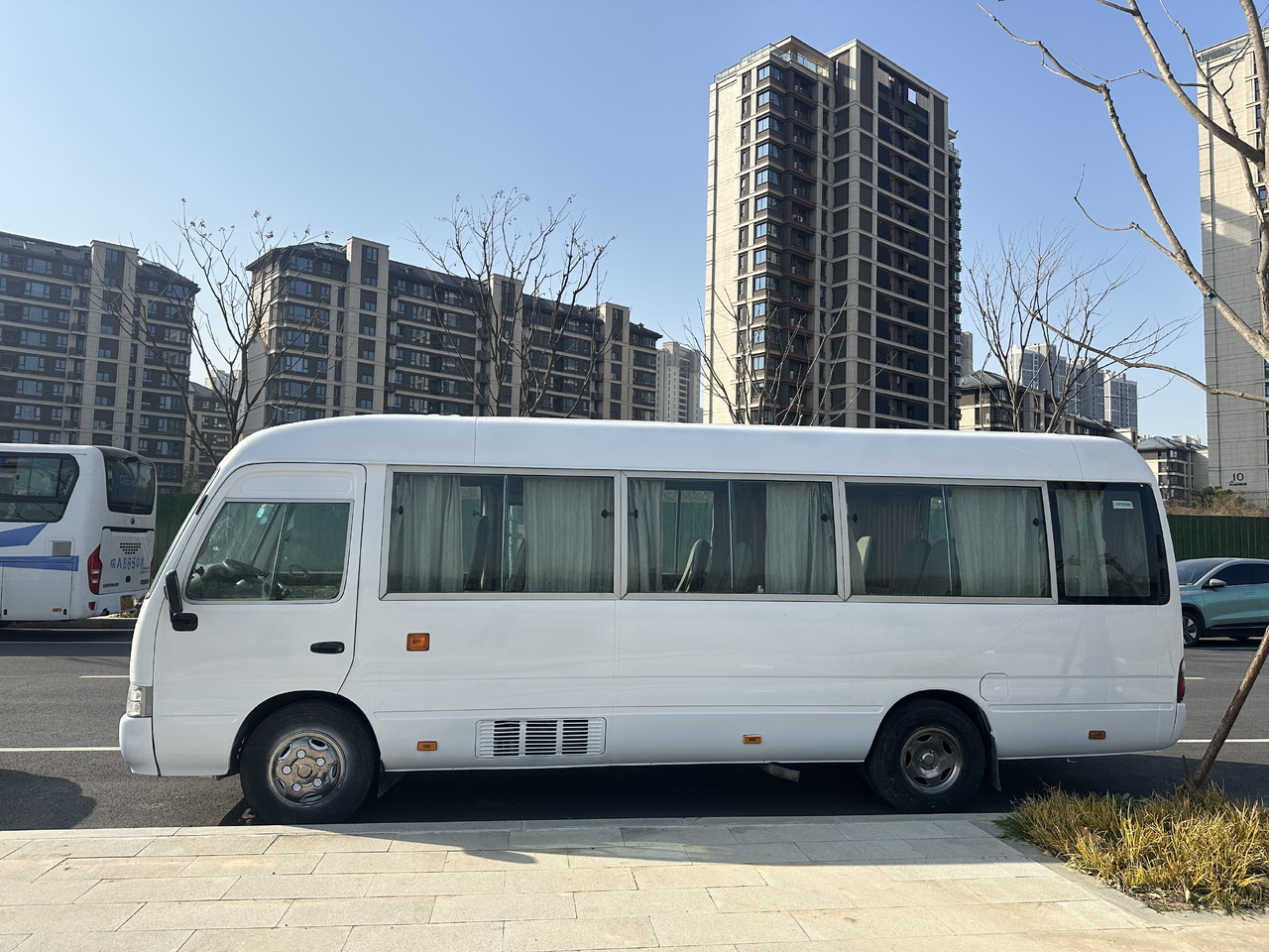TOYOTA Mini Coach White Low Mileage - Туристический автобус: фото 4 TOYOTA Mini Coach White Low Mileage - Туристический автобус: фото 4