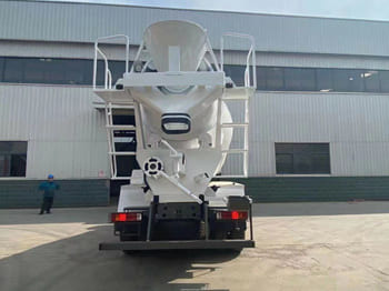SINOTRUK Cement Mixer Truck for Sale in Zambia - Грузовик: фото 4 SINOTRUK Cement Mixer Truck for Sale in Zambia - Грузовик: фото 4