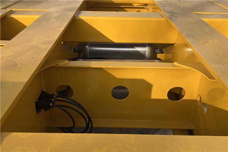 TITAN 20/40FT Terminal Trailer for Sale In Uganda - Полуприцеп-контейнеровоз/ Сменный кузов: фото 2 TITAN 20/40FT Terminal Trailer for Sale In Uganda - Полуприцеп-контейнеровоз/ Сменный кузов: фото 2