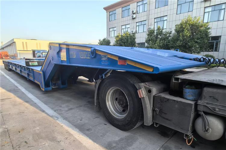 TITAN 4 Line 8 Axle Folding Gooseneck Trailer for Sale In Sudan - Низкорамный полуприцеп: фото 2 TITAN 4 Line 8 Axle Folding Gooseneck Trailer for Sale In Sudan - Низкорамный полуприцеп: фото 2