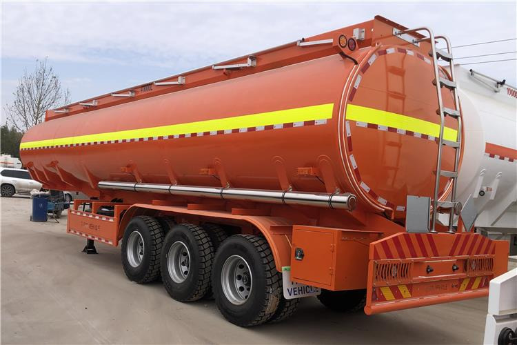 TITAN 45000 Liters Fuel Oil Diesel Tanker Trailer for Sale In Saudi Arabia - Полуприцеп-цистерна: фото 4 TITAN 45000 Liters Fuel Oil Diesel Tanker Trailer for Sale In Saudi Arabia - Полуприцеп-цистерна: фото 4