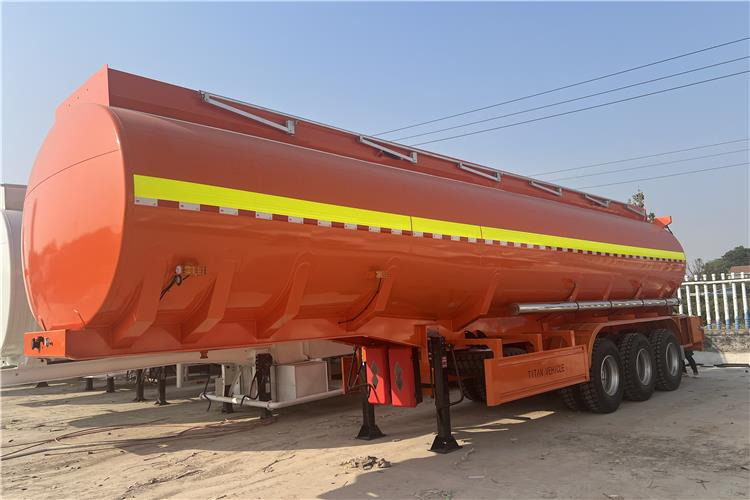 TITAN 45000 Liters Fuel Oil Diesel Tanker Trailer for Sale In Saudi Arabia - Полуприцеп-цистерна: фото 1 TITAN 45000 Liters Fuel Oil Diesel Tanker Trailer for Sale In Saudi Arabia - Полуприцеп-цистерна: фото 1